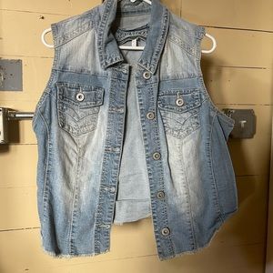 Maurice Denim Vest-Light Wash
